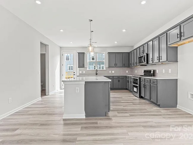 Photo - 7105 Brookview Ln