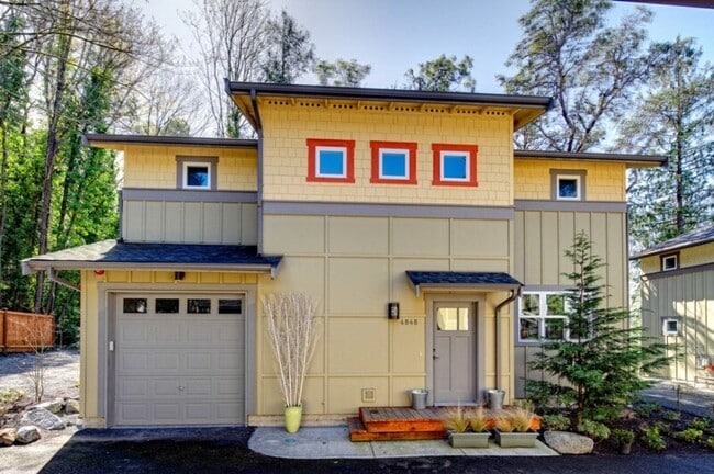 Building Photo - 4848 Puget Blvd SW
