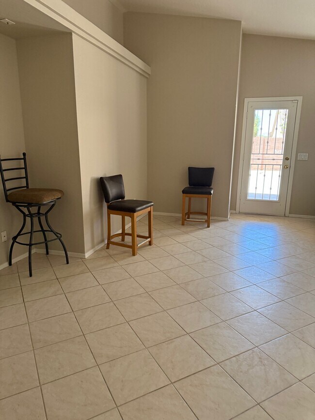 1734 E San Xavier Dr