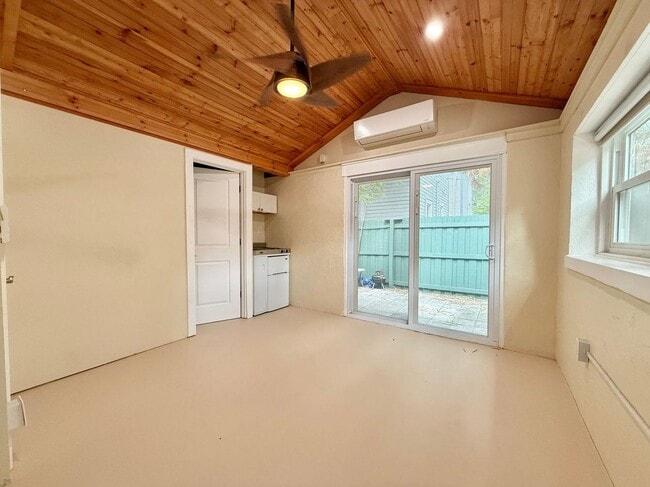 Photo - 309 W 9th St