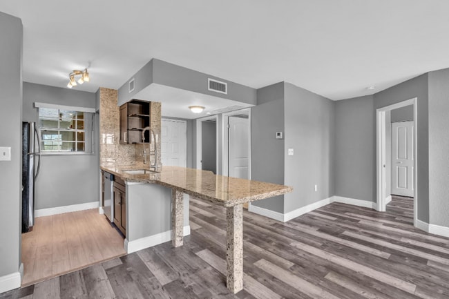 Building Photo - 2850 N Oakland Forest Dr Rental