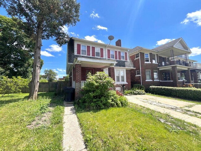 Photo - 2047 Seward St