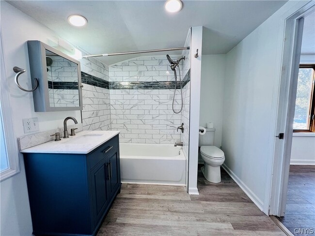 Photo - 140 E Oneida St