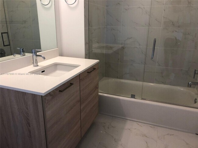 Photo - 16385 Biscayne Blvd Unit # 717