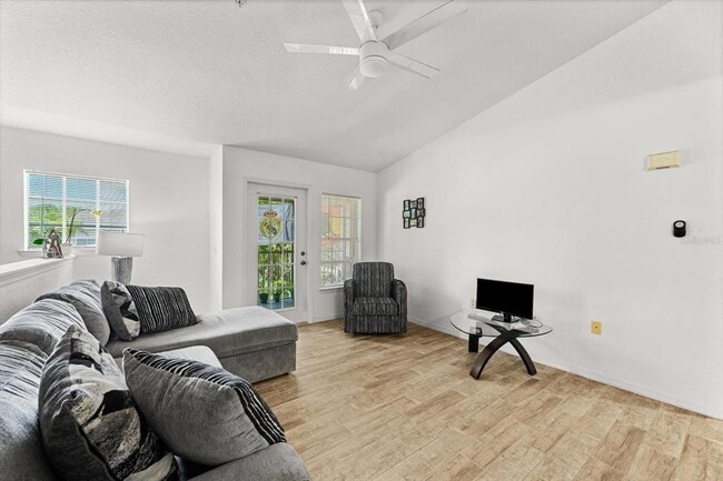 Photo - 8933 Manor Loop Unidad 204