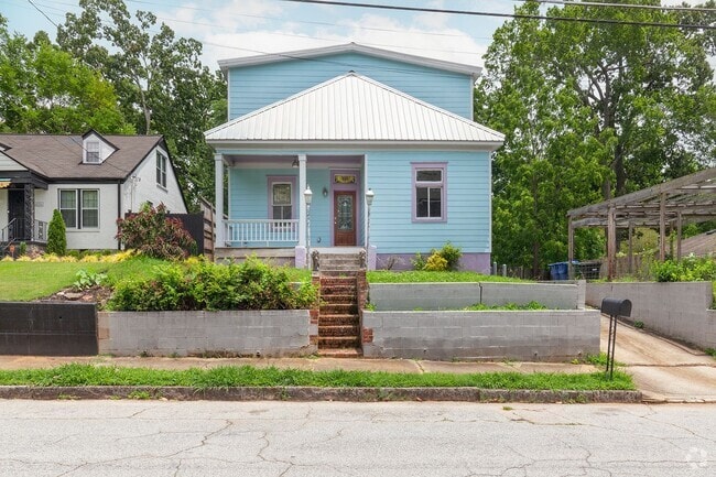 Building Photo - Spacious 6bd/3ba in Grant Park w/ Large Fe... Rental