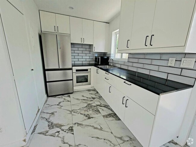 Building Photo - 2640 Pierce St Unit 8 Rental