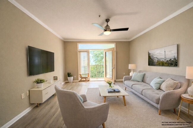 Building Photo - Clean, spacious renovated 1x1 with balconet