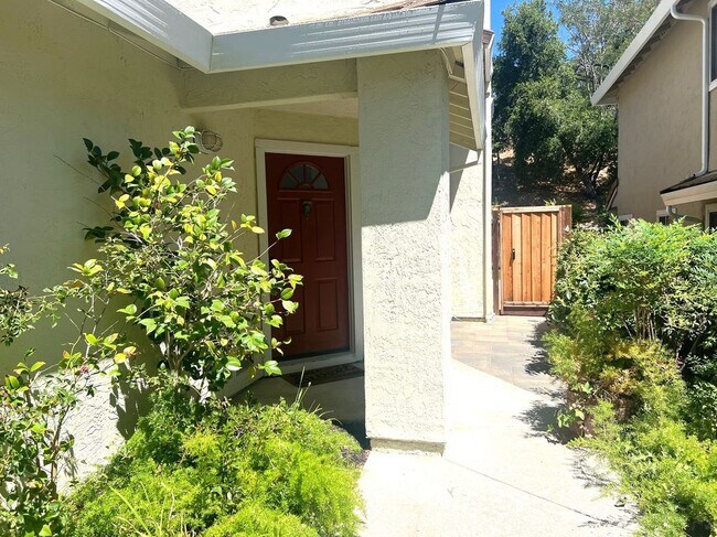 Photo - 1115 Crest Ridge Ln
