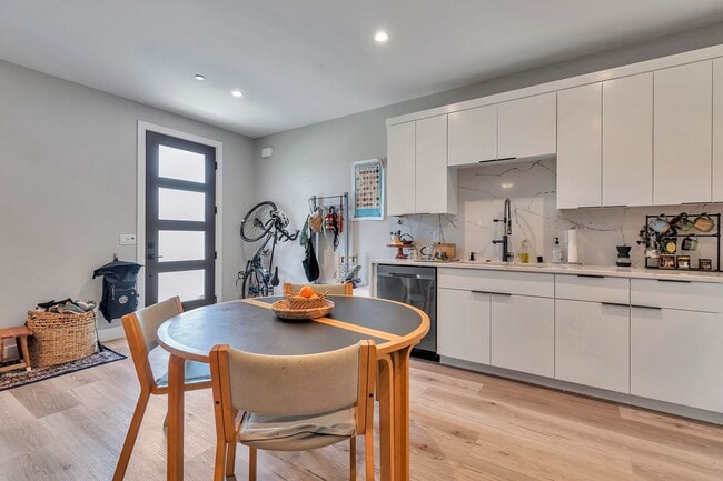 Building Photo - Fresh and Mondern 1BD/1BA Upstairs ADU Near Downtown Livermore!