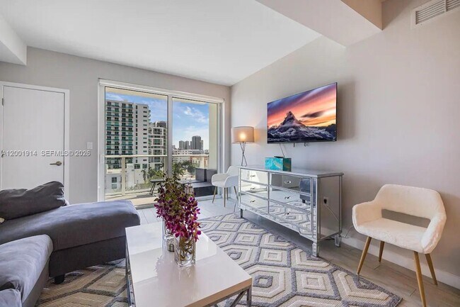 Photo - 321 NE 26th St Unit PH906