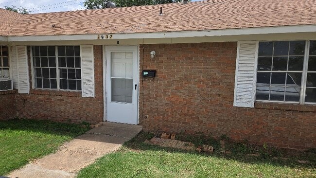 Photo - 1937 66th St Apartamento Unidad B