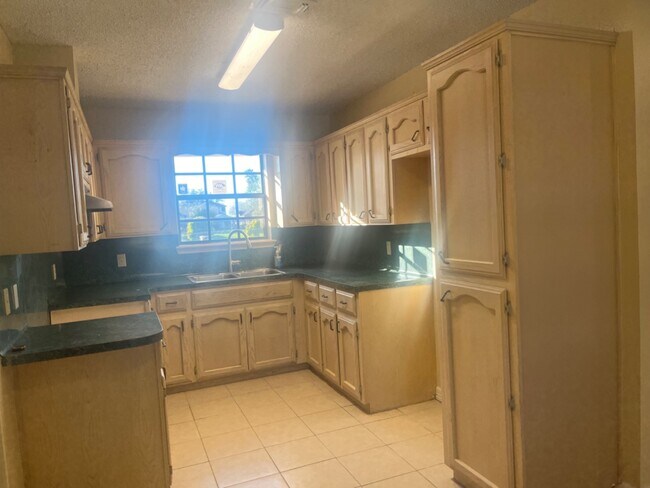 Photo - 3020 Floresta St