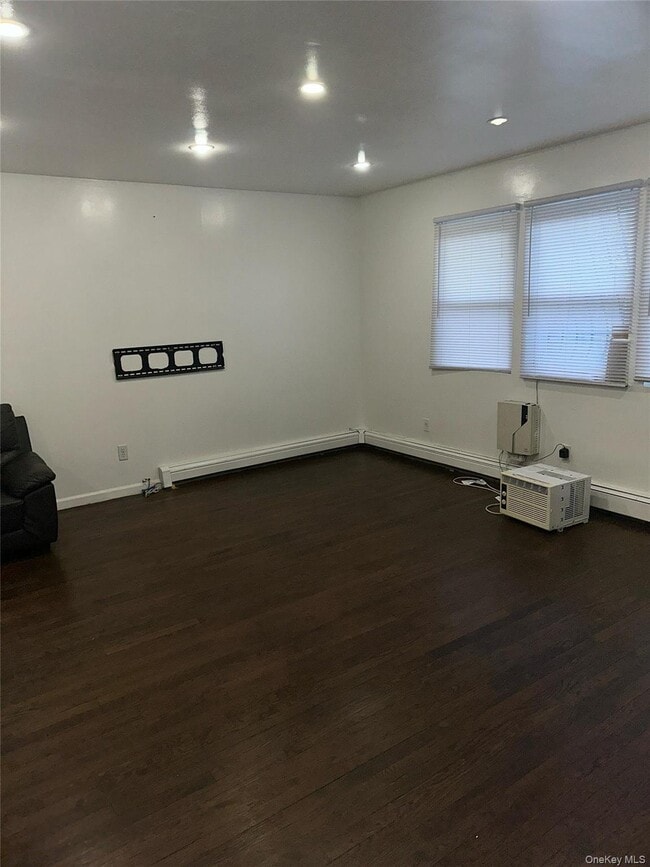Building Photo - 167-26 108th Dr Unit #2