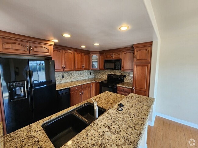 Building Photo - Parkway Manor Community - La Mesa - Upper ... Rental