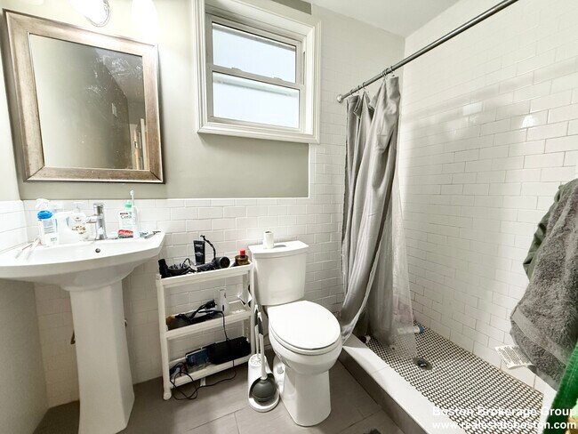 Photo - 110 Chester St Unit 1