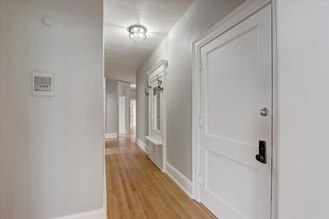 Photo - 2611-2613 N Stowell Ave