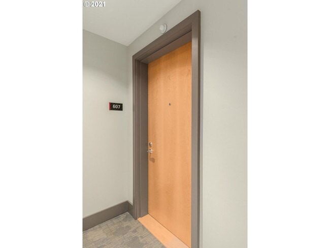 Photo - All Inclusive Fully Furnished Corner Studio Unit on SW Waterfront Steps to OHSU!