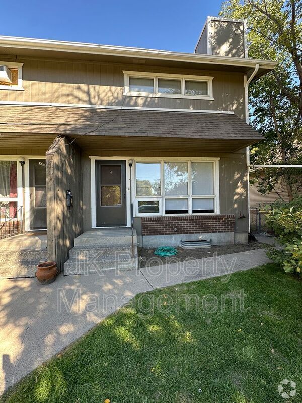 Building Photo - 919 1st Ave SW Unit #04 Rental