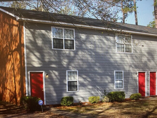 Building Photo - 2703 Doncaster Dr Unit D
