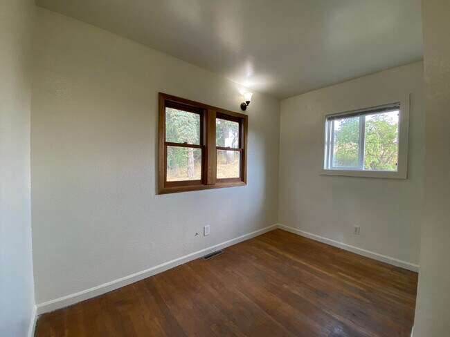 Photo - 4B2.5BA Home close to UI campus, downtown Moscow, and new SEL buildings.  Available August 14th