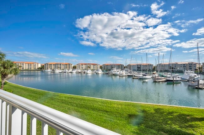 Building Photo - 10 Harbour Isle Dr E Unit 206