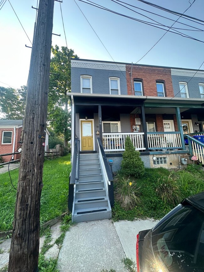 Photo - 516 Borland St