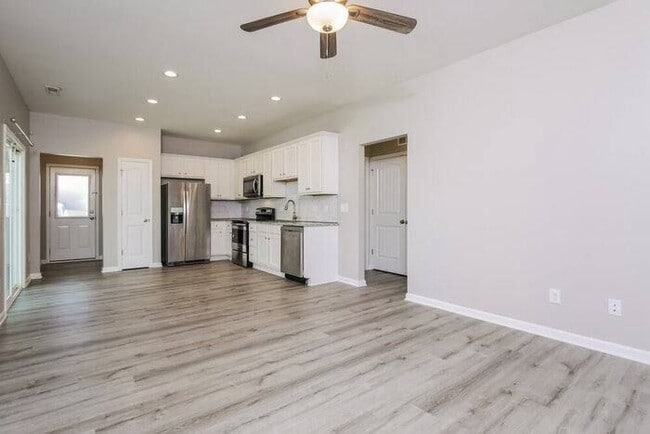 Photo - 257 E Wilson St