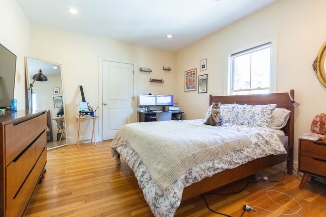 Photo - Brighton 4 Bed – Renovated – Central A/C – No Fee – 6/1