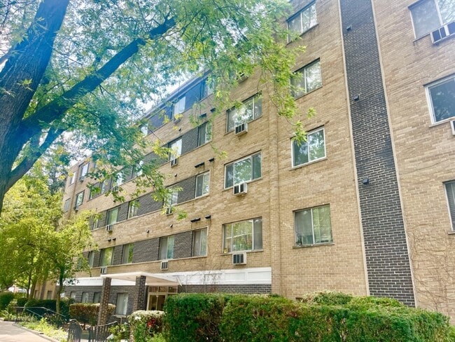 Building Photo - 7306 N Winchester Ave Unit 506