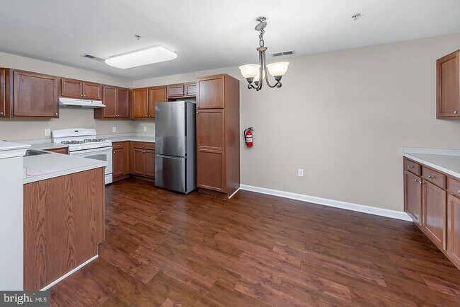 Photo - 1122 Tristram Cir
