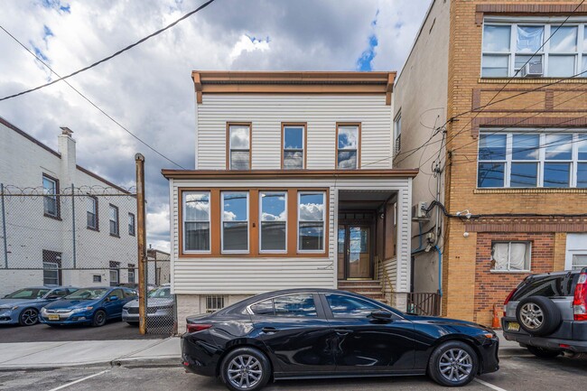 Photo - 600 67th St Unit 2