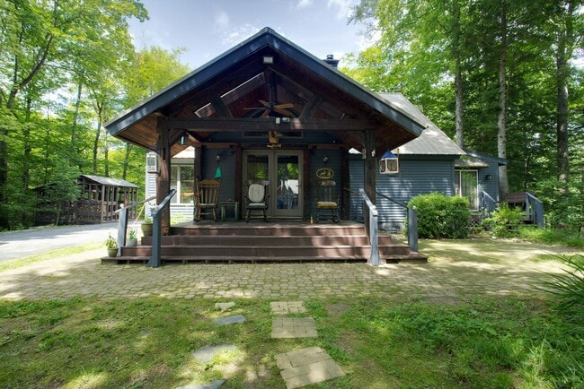 Building Photo - FURNISHED Private 3 Bed Winter *Seasonal Rental* - 6 month term available 11/1/26 - $3290/mo