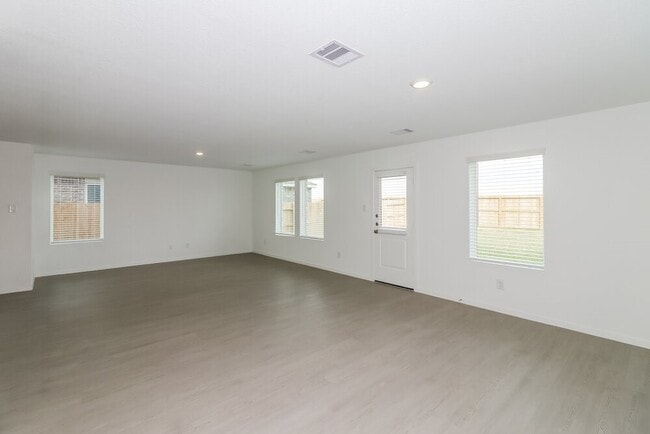 Photo - 16730 Old Wagon Wy