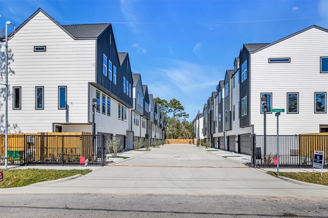 Photo - 5303 Kindred Gdn Ln