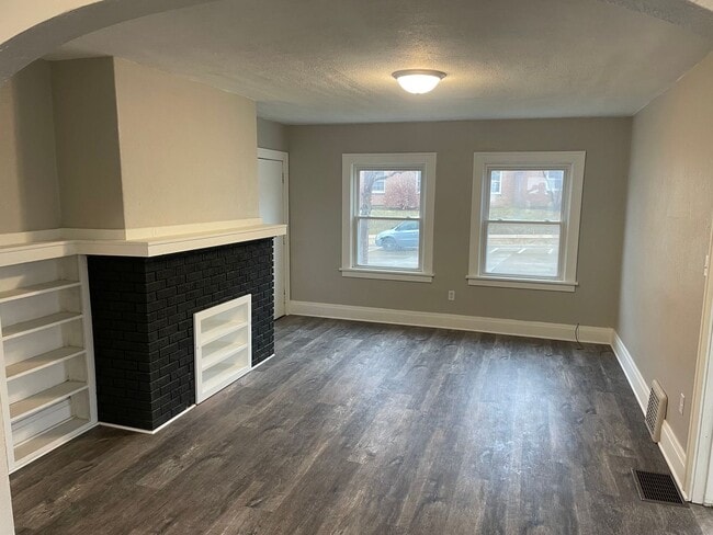 Building Photo - 1123 W 23rd St Unit 1