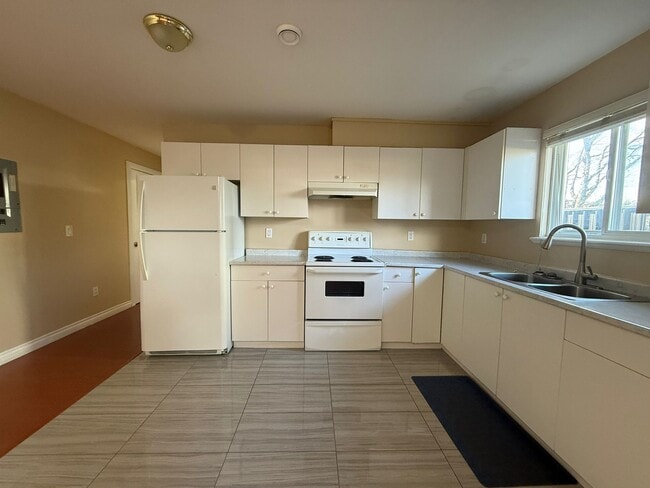 Photo - 175 Pembina St