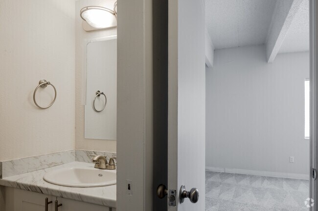 1BR, 1BA - 740SF - Highline Lofts