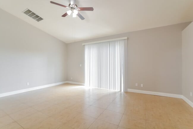 Photo - 717 Modena St