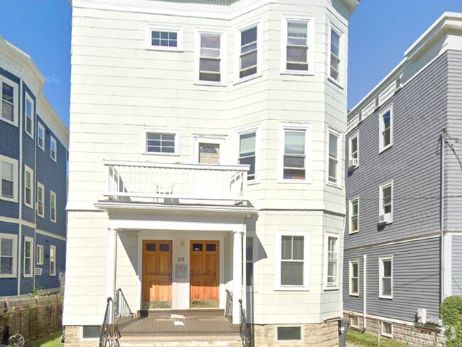 Building Photo - 23 Tufts St Unit 2 Rental