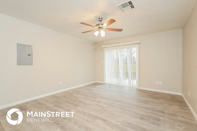 Photo - 2005 Fox Ave