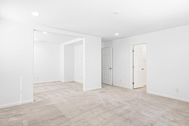 Spacious 4-Bedroom Home with Pool, Spa & Covered Patio
