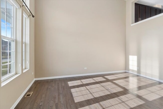 Photo - 2942 Madison Dr