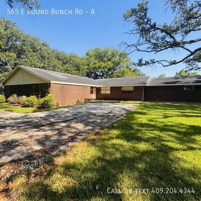 Building Photo - 565 E Roundbunch Rd Unit A