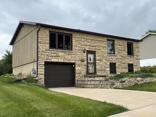 Photo - 3428 Dove St