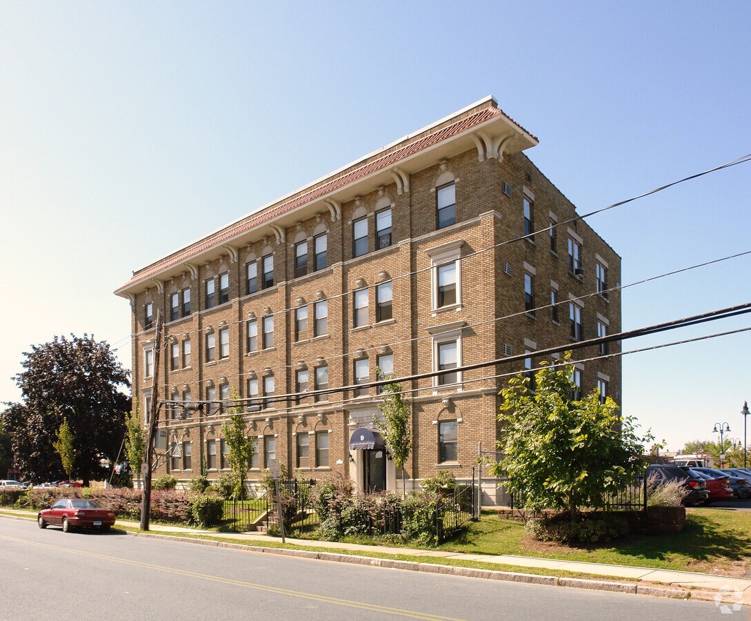 Photo - 476 Farmington Ave Apartments