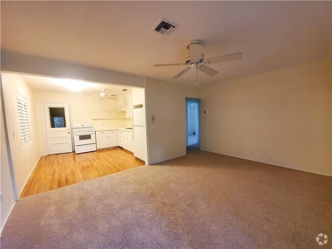 Building Photo - ANNUAL RENTAL 2/1 COTTAGE