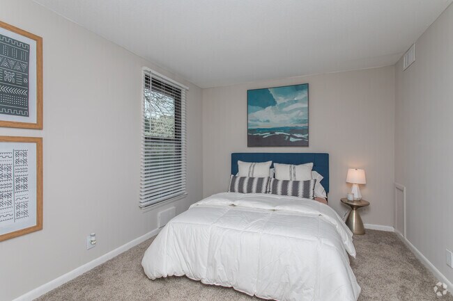 2BR, 1.5BA - 850SF