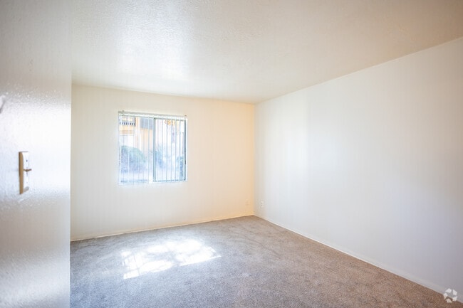 2BD, 2BA - 943SF - Primary Bedroom