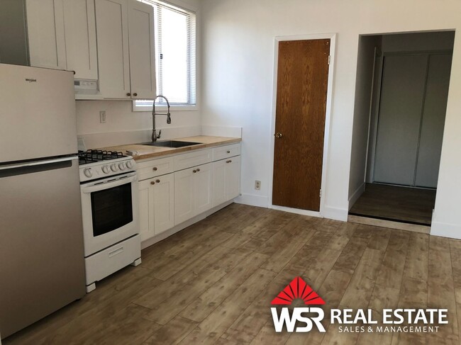 Upgraded 1 bedroom/1 bath in Beaumont! - Upgraded 1 bedroom/1 bath in Beaumont! Apartamento Unidad 201 Dale St. -  C